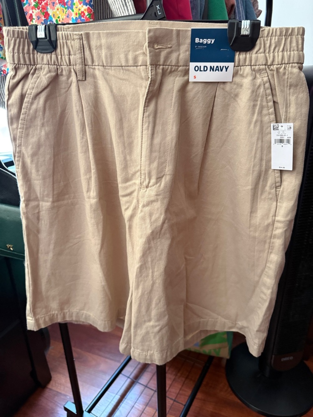 Old Navy Men's Beige Baggy Flat-Front Shorts
